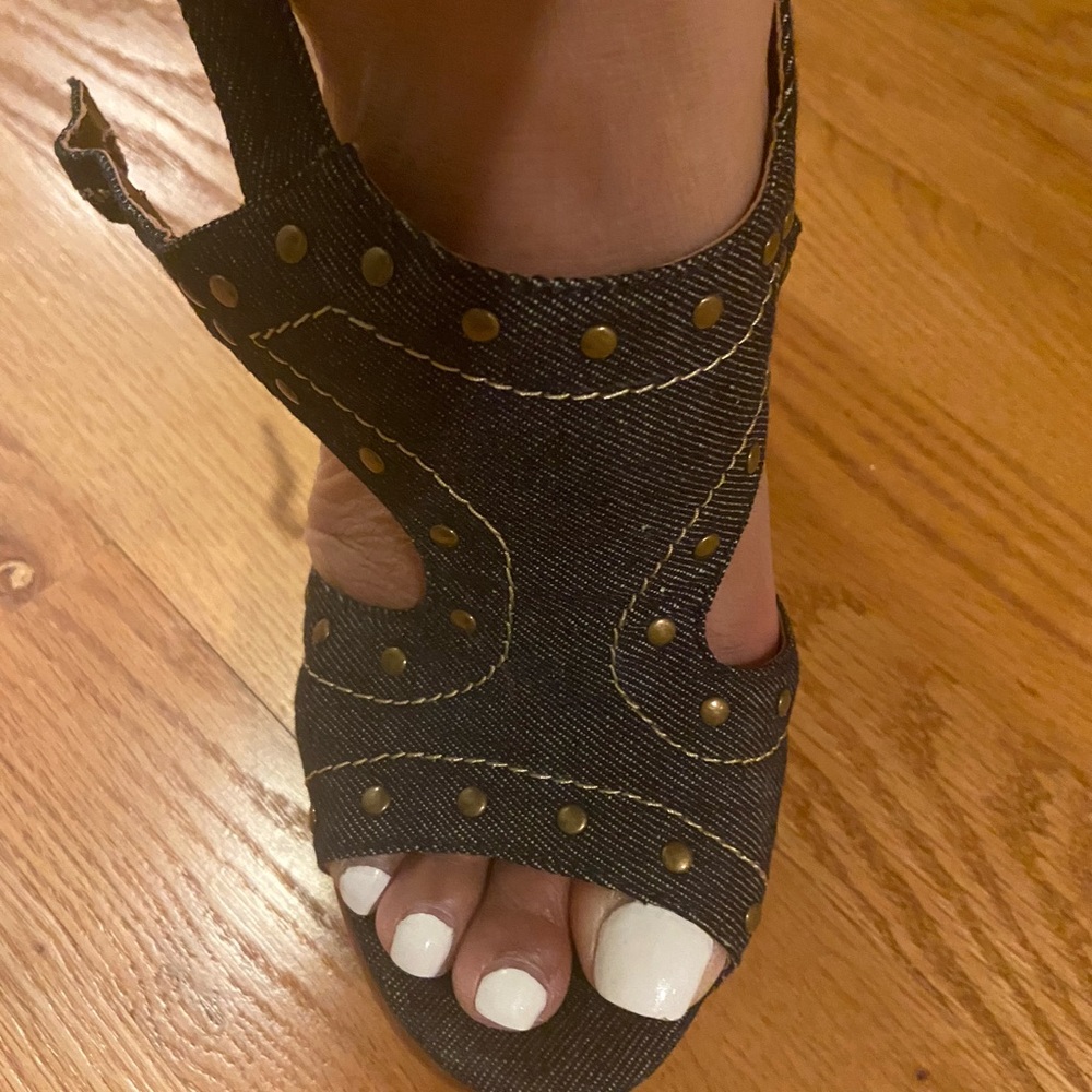 Very lovely jeans shoes. Happy shopping